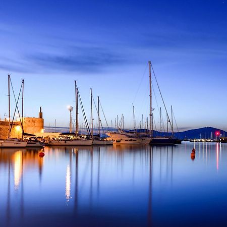 Отель Houseboat Seabreeze Альгеро Экстерьер фото