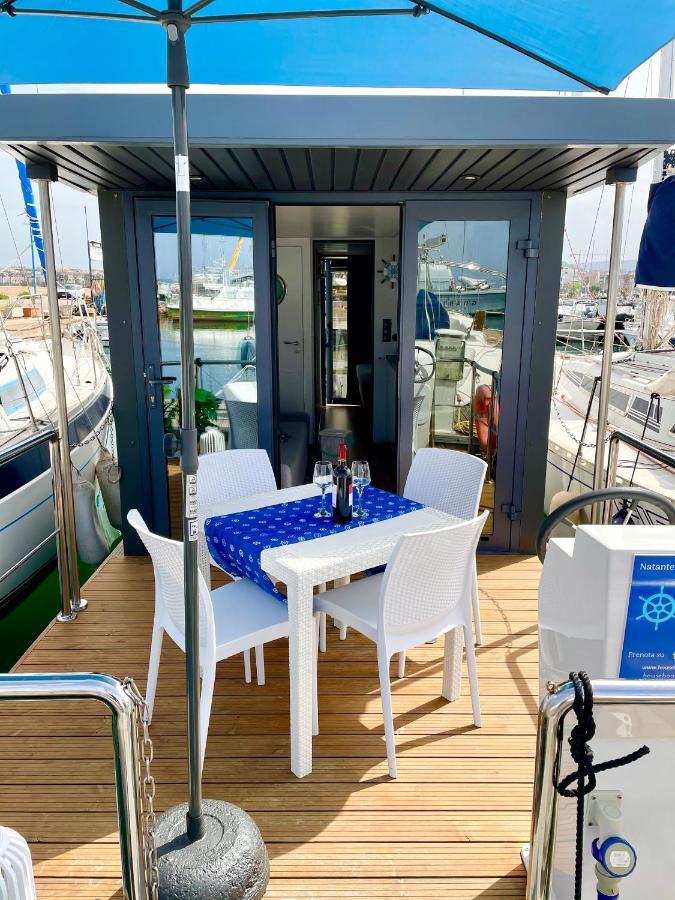 Отель Houseboat Seabreeze Альгеро Экстерьер фото