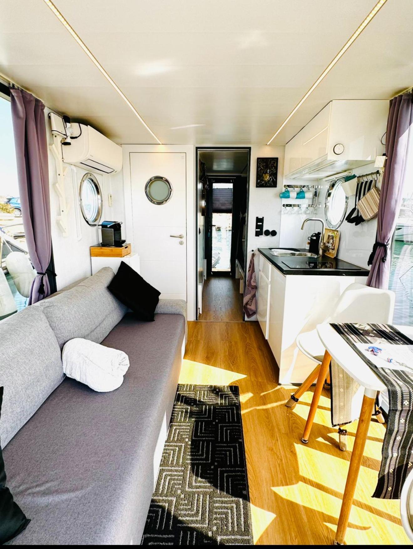 Отель Houseboat Seabreeze Альгеро Экстерьер фото